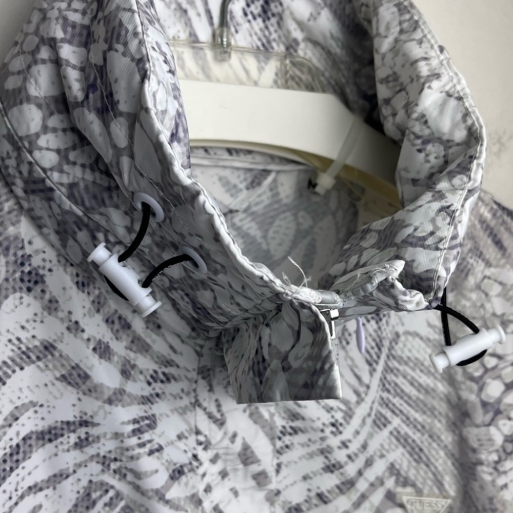GUESS Brooklyn Hooded Vest - Picture 4 of 15